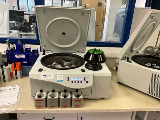EPPENDORF 5810 R Refrigerated Centrifuge