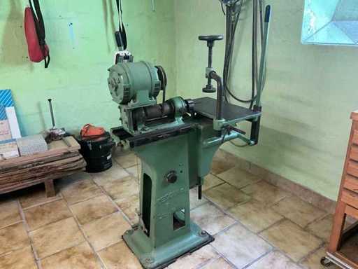 Deficit fres Fayt lez manages Mortiseuse