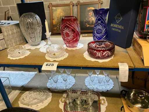 Various crystal vases + champagne glasses 