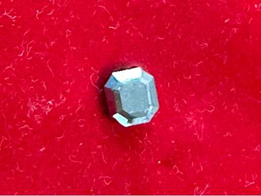 Diamant negru, formă pătrată de smarald 3,10 carate certificată