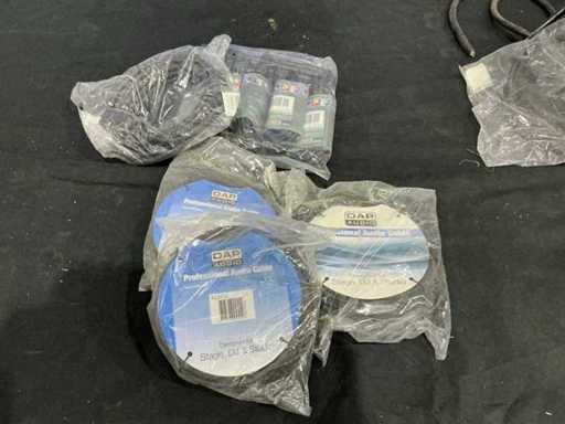 Partij audio en voedingskabels