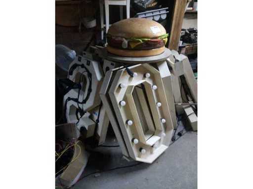 Hamburger-Ausstellung und viele beleuchtete Briefe