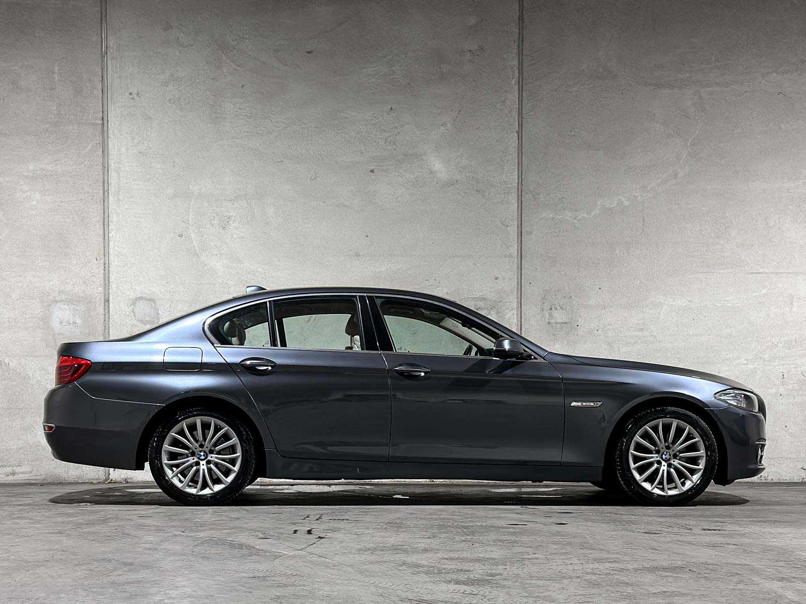 BMW 520i Luxury Edition 5-serie 181pk 2017 (Origineel-NL), NP-432-L