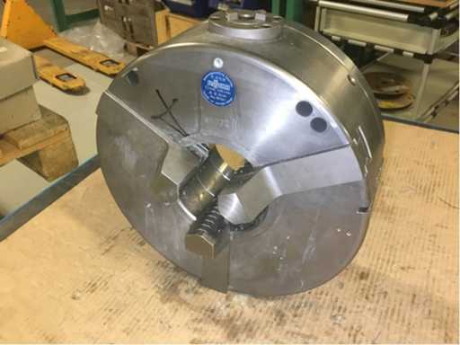 Three-jaw chuck