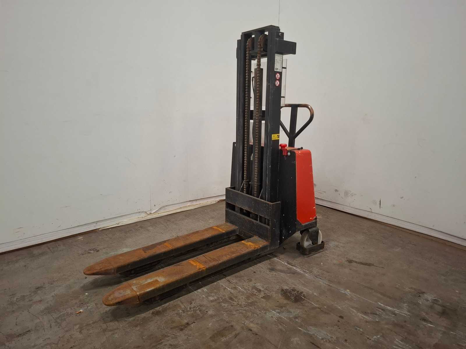 1998 Rapid Lift RHS 1000 Stacker