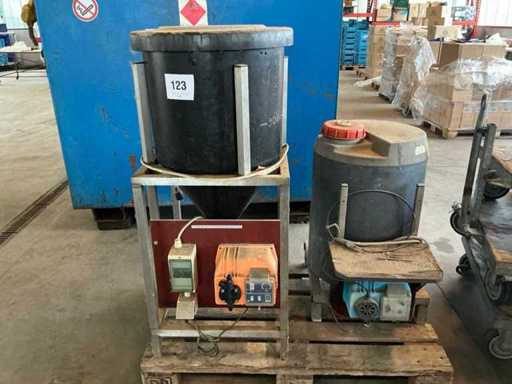 Various dosing pumps (2x)