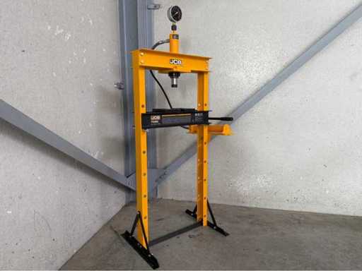 JCB 12 ton garage press