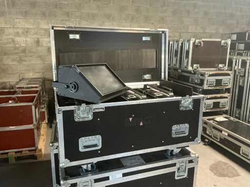 Spotlight - 2015 - CycloramaLED 300 RGBW DMX Spotlight (x4)