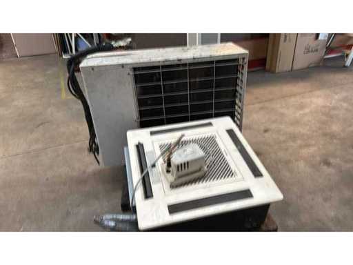 Unità di condizionamento con unità a soffitto