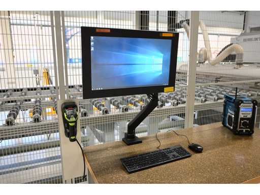 APC 3249AT-11 Steel 24” Full HD LCD Panel PC