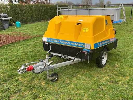 Stoomreiniger op trailer