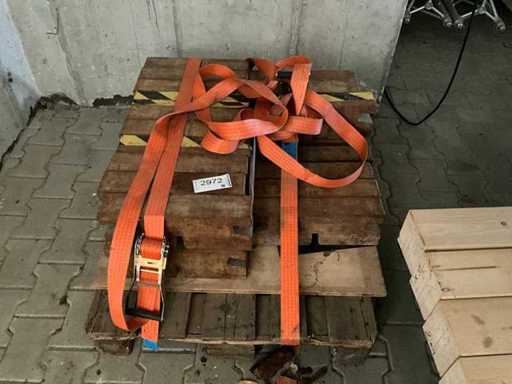 32x wagi stalowe, 30 kg na kawałek na palecie euro z paskami napinającymi około 1 do