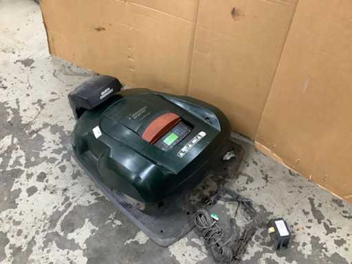 Mașină robotică de tuns iarba Husqvarna 220ac