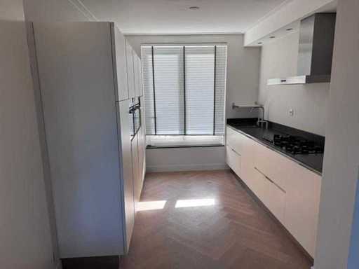 Varenna - Kitchen with Atag/Siemens studioLine appliances