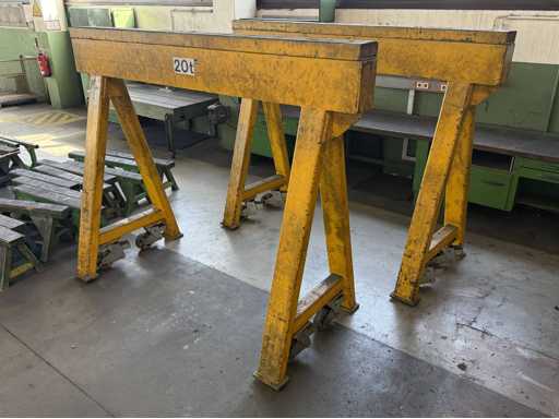   2 heavy-duty jacks 