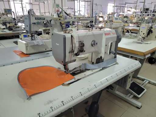 PFAFF - 1245 - Compoud feed Sewing Machines with tape