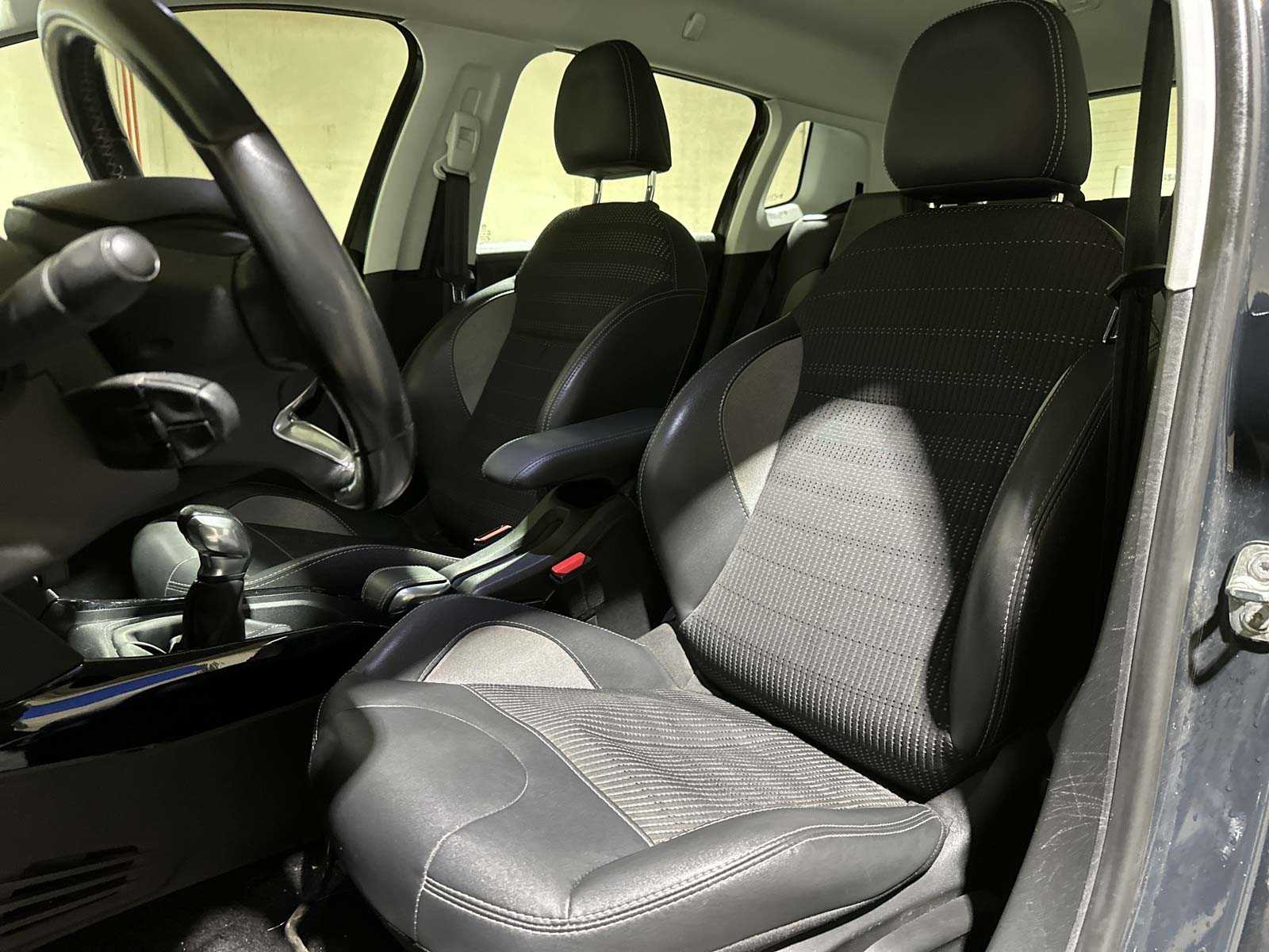 Peugeot 2008 1.2 PureTech Allure 110pk 2018 (Origineel-NL), RL-527-Z