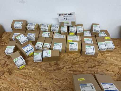 Dozen oog schroeven en houtschroeven