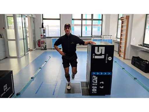 NORAXON%2520-%2520MyoMotion%2520-%2520Inertialsensorik%2520-%2520Single-Leg%2520Squat.mp4