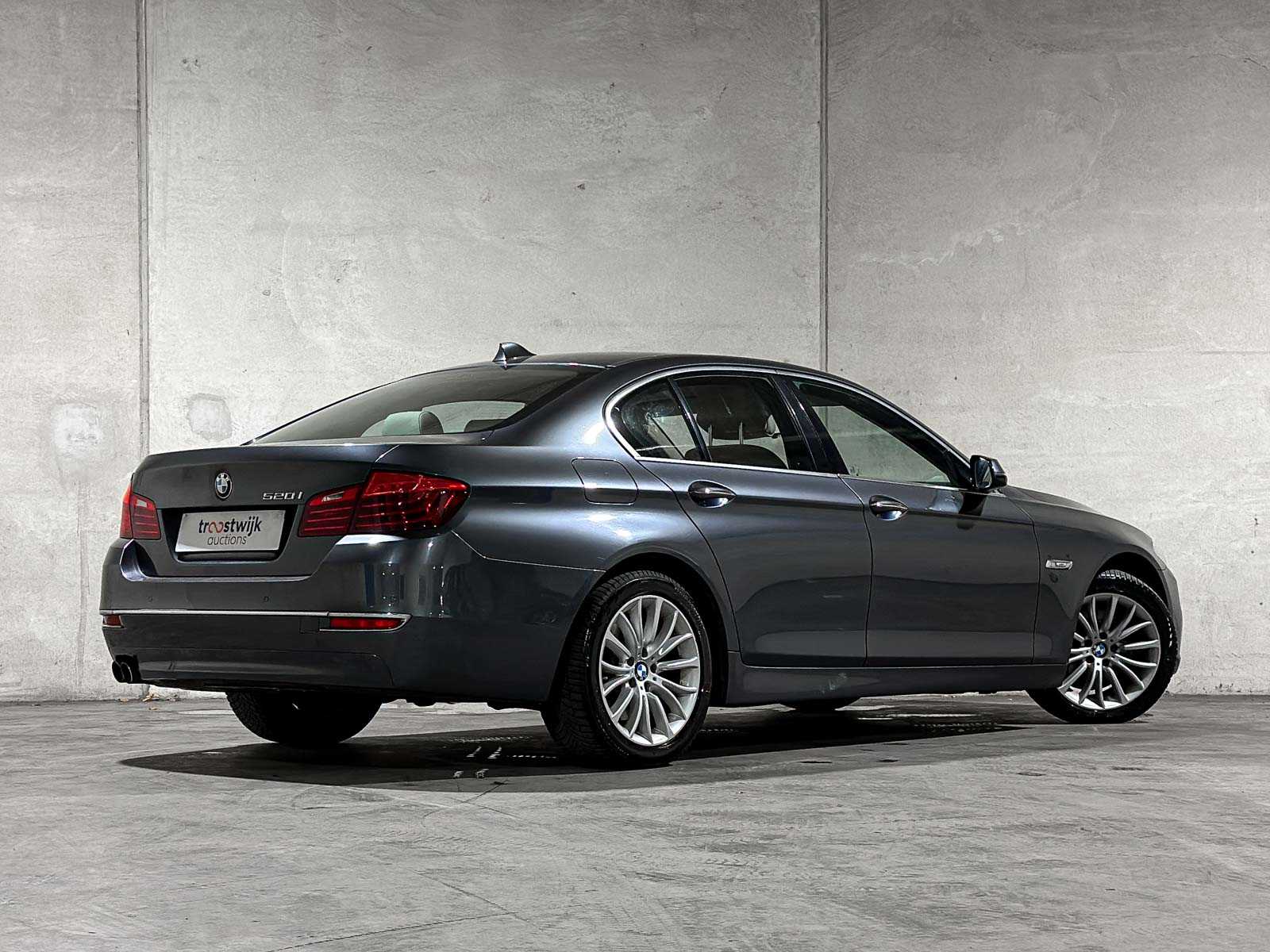 BMW 520i Luxury Edition 5-serie 181pk 2017 (Origineel-NL), NP-432-L