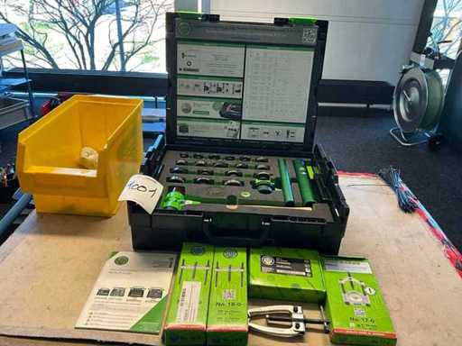 Signode BHC2300 cordless strapping tool with roll-off trolley