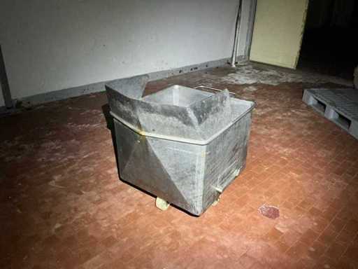 Gehäuse mit Edelstahlrädern (6x)