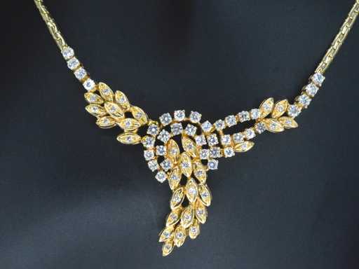 Gold necklace with high quality natural diamonds