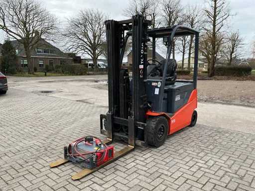 2017 Toyota 8FBMKT25 Forklift
