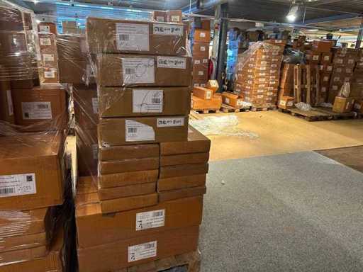 Décoration de fête, valeur au détail 2 400 €