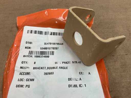 Double angle bracket (8x)
