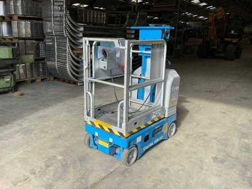 2004 Genie GR-12 Aerial Platform