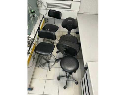 Stoelen met krukken (5x)