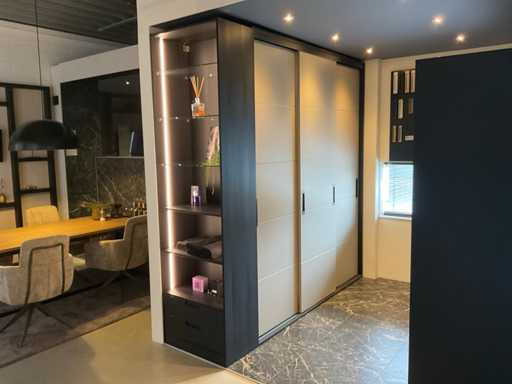 Stil – Garderobe 250 x 250 cm