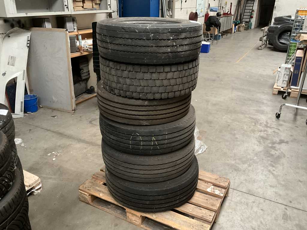 Lot de différents pneus (6x)