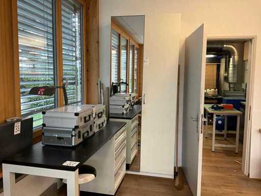 Dulap de depozitare cu conținut