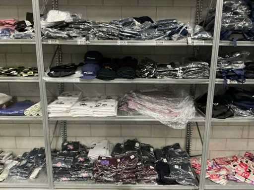 Partij diverse Adidas/DavidLuke/Beechfield kleding/accessoires (415x)