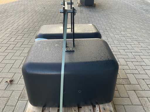 Front weight, "600kg"
