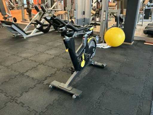 Vélo à spinning Cybex en salle