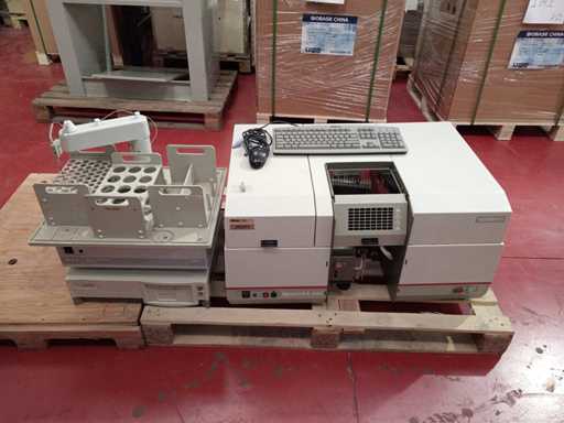 Varian - SpactrAA-200 - Atomic absorption spectrophotometer