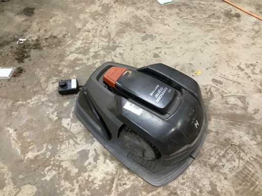 Mașina robotizată de tuns iarba Husqvarna 308