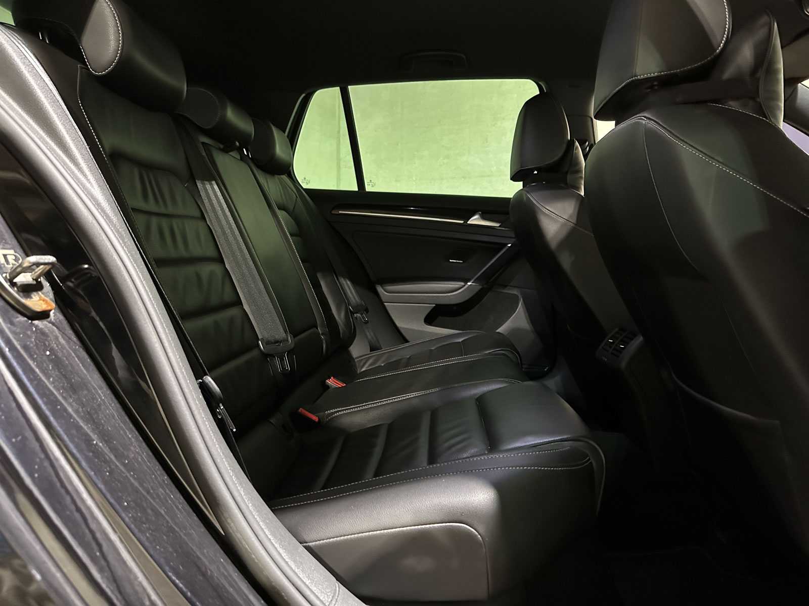 Volkswagen Golf 2.0 TSI R 4Motion 300pk 2015, P-916-RV