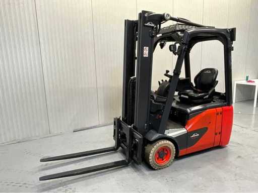 Linde E16C-02 - Carrello elevatore - Compensato - Cambio laterale - Sollevatore libero - 1704 ore - anno di produzione 2021