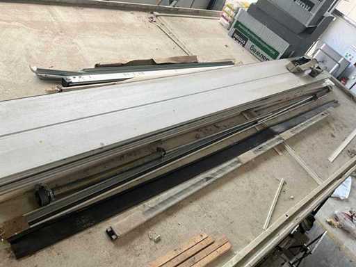 BR40 Drzwi sekcyjne 500x220cm z 4 panelami, szynami i akcesoriami