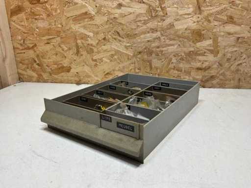 Batch of furniture fittings