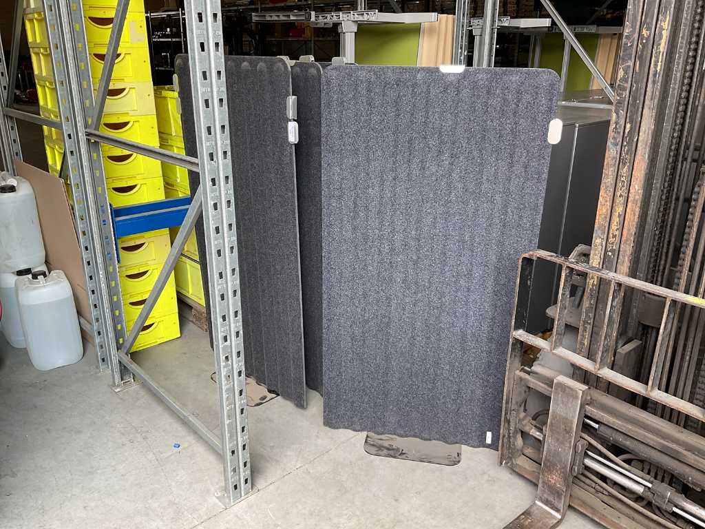 Noise barriers (4x)