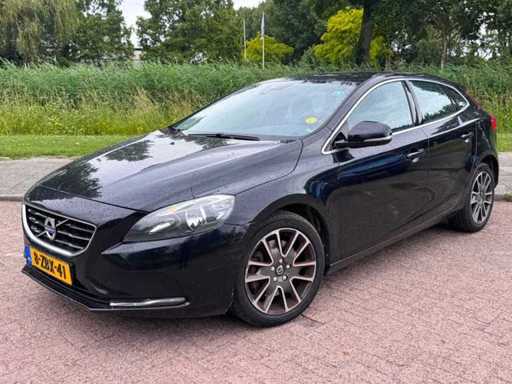 Volvo V40 2.0 D4 Ultimate Business, 8-ZBX-41