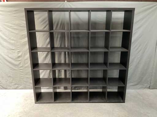 Offener Abteil-Schrank