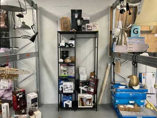 Un lot de iluminat asortat