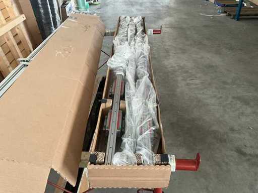 HIWIN HGW 35 HC2T2100Z0H+ZWX Linear Guides including Guide Carriage (3x)