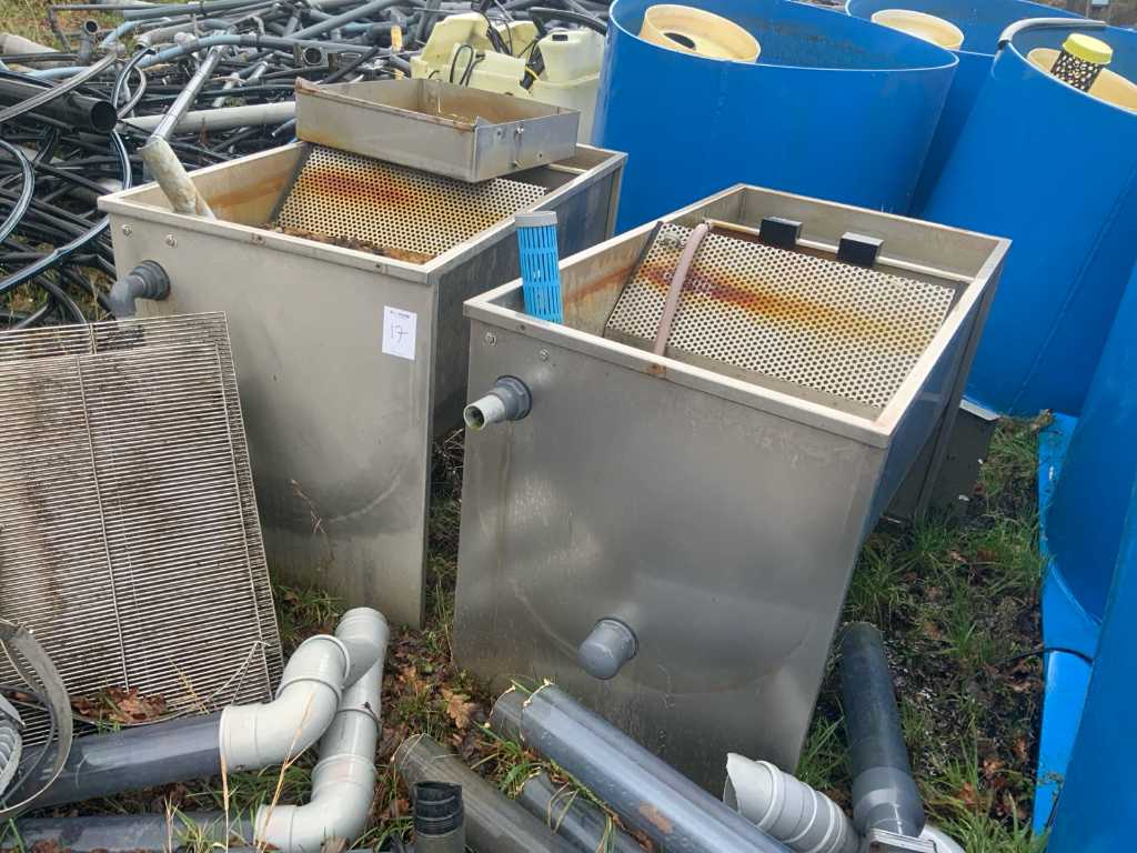 Stainless steel filter trays (2x)